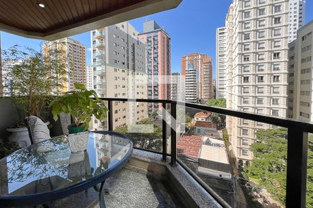 Apartamento à venda com 180m², 3 quartos e 3 vagasVaranda
