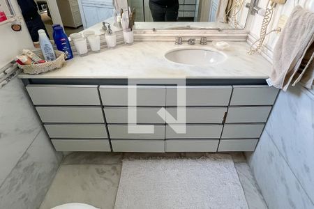 Apartamento à venda com 180m², 3 quartos e 3 vagasBanheiro do Quarto 3