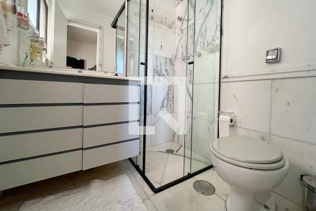 Apartamento à venda com 180m², 3 quartos e 3 vagasBanheiro do Quarto 2