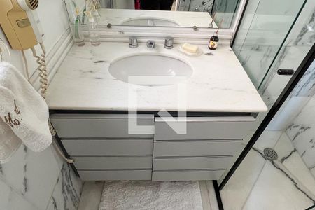 Apartamento à venda com 180m², 3 quartos e 3 vagasBanheiro do Quarto 2