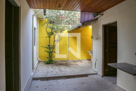 Casa à venda com 300m², 2 quartos e sem vagaQuintal e Área de Serviço