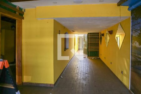 Casa à venda com 300m², 2 quartos e sem vagaCorredor e Garagem