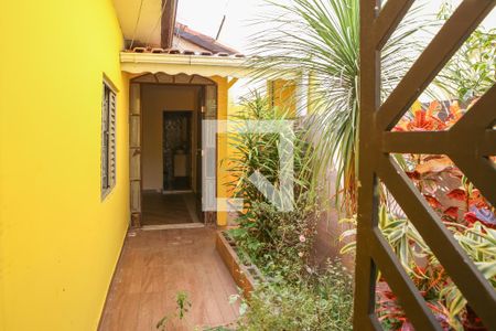 Casa à venda com 300m², 2 quartos e sem vagaCorredor e Garagem