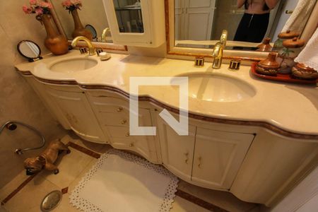 Apartamento à venda com 170m², 4 quartos e 3 vagasBanheiro da Suíte 1