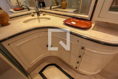 Apartamento à venda com 170m², 4 quartos e 3 vagasBanheiro da Suíte 3