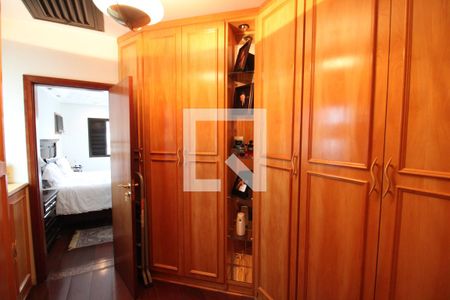 Casa à venda com 800m², 7 quartos e 6 vagasQuarto 2 - Closet