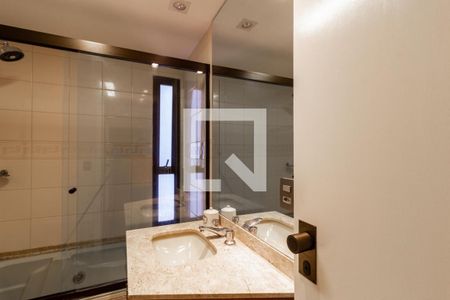 Apartamento à venda com 156m², 3 quartos e 3 vagas Apartamento à venda com 156m², 3 quartos e 3 vagasBanheiro Suíte