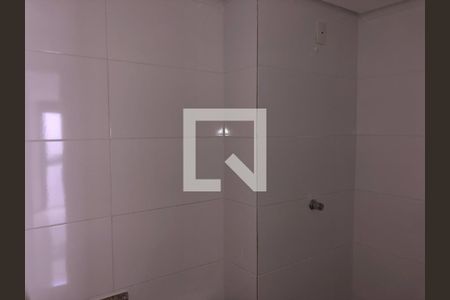 Banheiro de kitnet/studio para alugar com 1 quarto, 24m² em Jardim Anhanguera, São Paulo