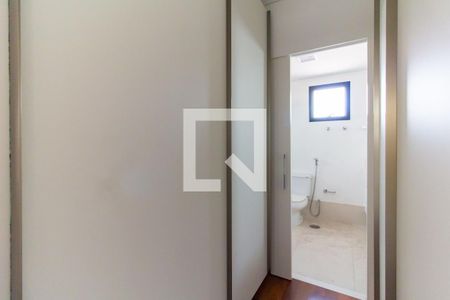 Apartamento à venda com 171m², 3 quartos e 4 vagasCloset Suíte 03