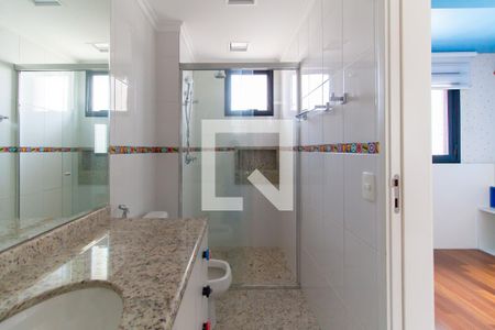Apartamento à venda com 171m², 3 quartos e 4 vagasBanheiro da Suíte 02