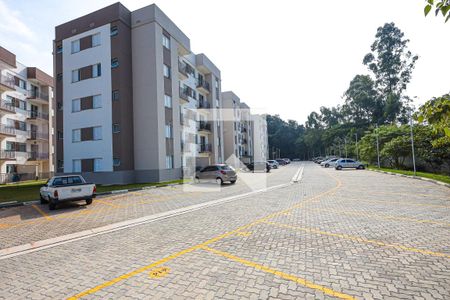 Apartamento para alugar com 48m², 2 quartos e 1 vagaFachada do prédio e rua do condomínio