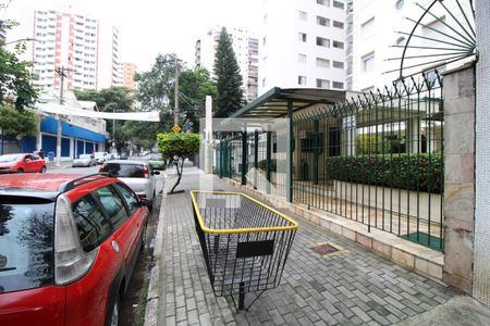 Apartamento à venda com 90m², 2 quartos e 2 vagasVista da rua 