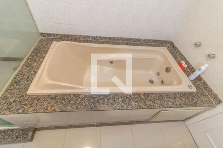 Casa de condomínio para alugar com 420m², 5 quartos e 4 vagasSuíte 1 - Banheiro