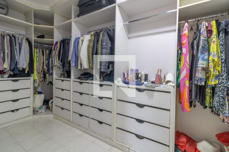 Casa de condomínio para alugar com 420m², 5 quartos e 4 vagasSuíte 1 - Closet