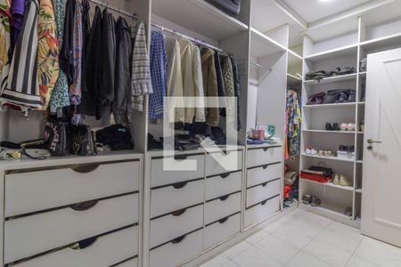 Casa de condomínio para alugar com 420m², 5 quartos e 4 vagasSuíte 1 - Closet