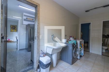 Casa de condomínio para alugar com 420m², 5 quartos e 4 vagasÁrea de Serviço