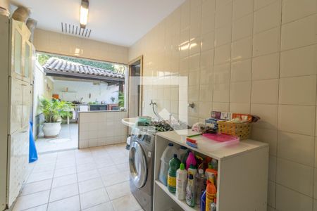 Casa de condomínio para alugar com 420m², 5 quartos e 4 vagasÁrea de Serviço