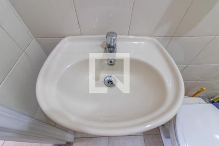 Casa de condomínio para alugar com 420m², 5 quartos e 4 vagasÁrea de Serviço - Banheiro