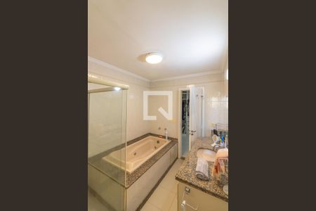 Casa de condomínio para alugar com 420m², 5 quartos e 4 vagasSuíte 1 - Banheiro