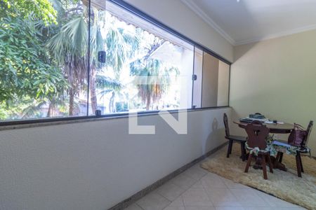 Casa de condomínio para alugar com 420m², 5 quartos e 4 vagasSuíte 4 - Varanda