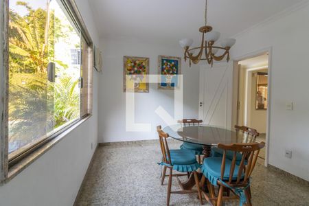 Casa de condomínio para alugar com 420m², 5 quartos e 4 vagasCopa