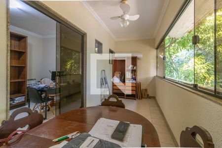 Casa de condomínio para alugar com 420m², 5 quartos e 4 vagasSuíte 4 - Varanda