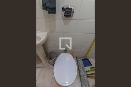 Casa de condomínio para alugar com 420m², 5 quartos e 4 vagasÁrea de Serviço - Banheiro