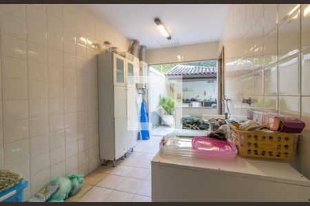 Casa de condomínio para alugar com 420m², 5 quartos e 4 vagasÁrea de Serviço