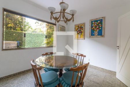 Casa de condomínio para alugar com 420m², 5 quartos e 4 vagasCopa