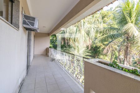 Casa de condomínio para alugar com 420m², 5 quartos e 4 vagasVaranda da Sala de TV e Suíte 1