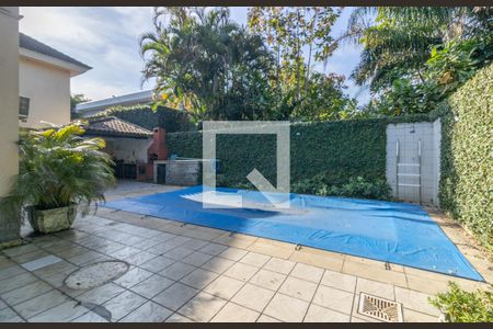 Casa de condomínio para alugar com 420m², 5 quartos e 4 vagasÁrea externa - Piscina coberta