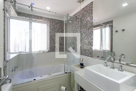 Apartamento à venda com 183m², 3 quartos e 4 vagasBanheiro da Suíte 2 (Master)