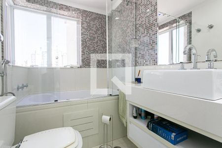 Apartamento à venda com 183m², 3 quartos e 4 vagasBanheiro da Suíte 2 (Master)