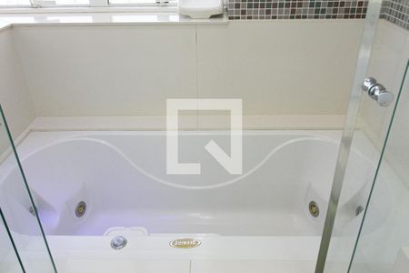 Apartamento à venda com 183m², 3 quartos e 4 vagasBanheiro da Suíte 2 (Master)