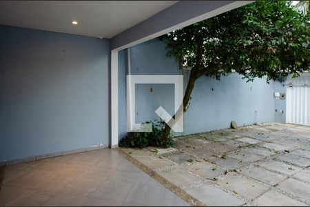 Casa de condomínio à venda com 300m², 4 quartos e 2 vagasVaranda