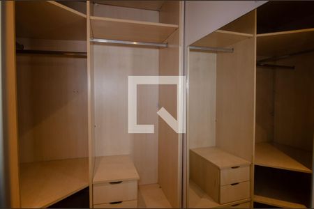 Casa de condomínio à venda com 300m², 4 quartos e 2 vagasCloset da suite 1