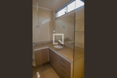 Casa de condomínio à venda com 300m², 4 quartos e 2 vagasBanheiro social