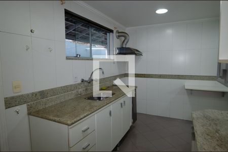 Casa de condomínio à venda com 300m², 4 quartos e 2 vagasCozinha