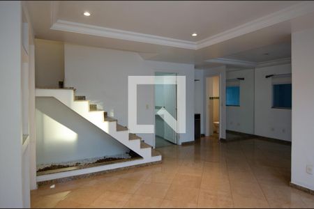 Sala de casa de condomínio à venda com 4 quartos, 300m² em Vargem Pequena, Rio de Janeiro