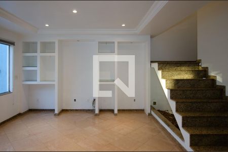 Sala de casa de condomínio à venda com 4 quartos, 300m² em Vargem Pequena, Rio de Janeiro