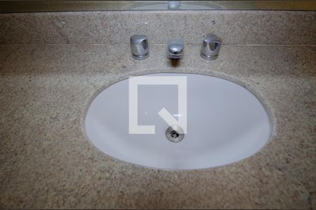 Casa de condomínio à venda com 300m², 4 quartos e 2 vagasBanheiro social