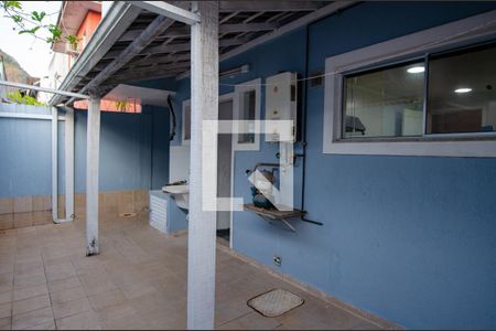 Casa de condomínio à venda com 300m², 4 quartos e 2 vagasÁrea de serviço