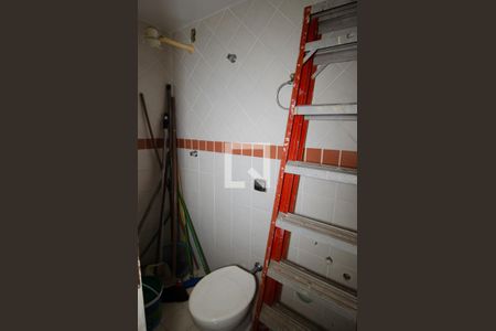 Casa de condomínio à venda com 300m², 4 quartos e 2 vagasBanheiro de serviço