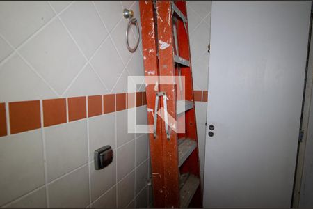 Casa de condomínio à venda com 300m², 4 quartos e 2 vagasBanheiro de serviço