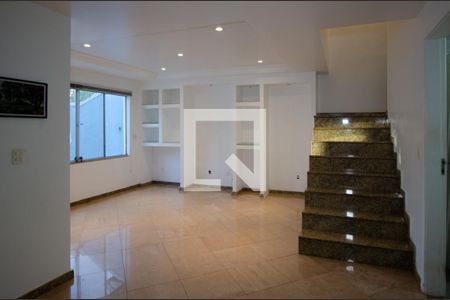 Sala de casa de condomínio à venda com 4 quartos, 300m² em Vargem Pequena, Rio de Janeiro