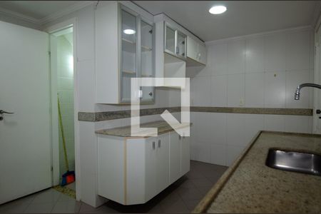 Casa de condomínio à venda com 300m², 4 quartos e 2 vagasCozinha