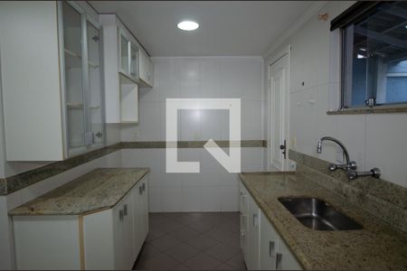 Casa de condomínio à venda com 300m², 4 quartos e 2 vagasCozinha