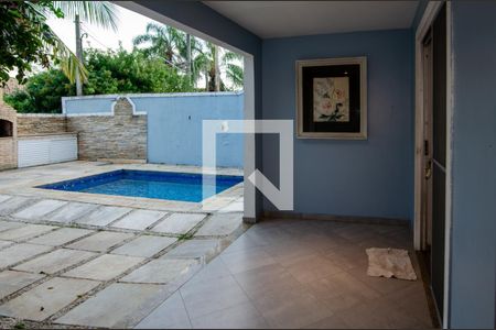 Casa de condomínio à venda com 300m², 4 quartos e 2 vagasVaranda