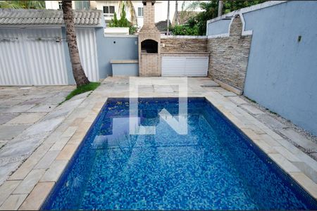 Casa de condomínio à venda com 300m², 4 quartos e 2 vagasQuintal