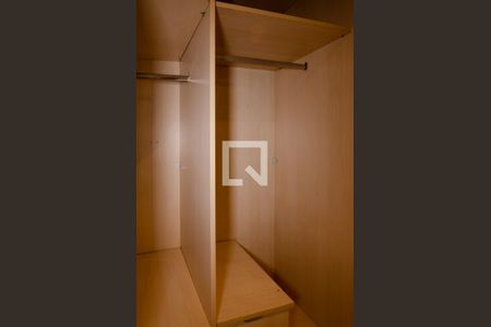 Casa de condomínio à venda com 300m², 4 quartos e 2 vagasCloset da suite 1